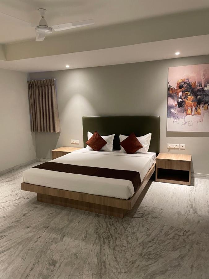 Hotel The Crest Калькутта Экстерьер фото